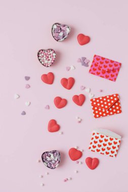 Sevgililer günü kartı şablonu ile şeker Kalpler