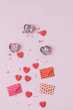 Sevgililer günü kartı şablonu ile şeker Kalpler