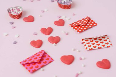 Sevgililer günü kartı şablonu ile şeker Kalpler