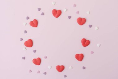 Sevgililer günü kartı şablonu ile şeker Kalpler