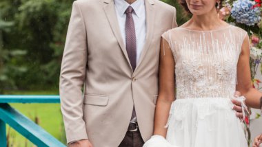 düğün gününde mutlu çift