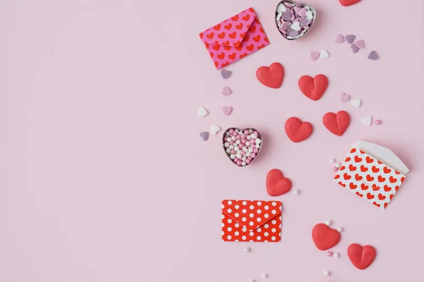 Modèle de carte de Saint-Valentin avec des coeurs de sucre — Photo