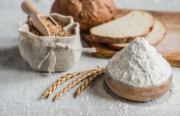 Ekmek, buğday ve un — Stok fotoğraf