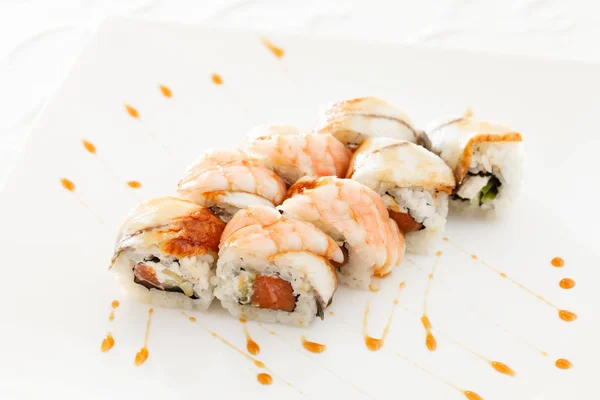Παραδοσιακά νόστιμο σούσι — Φωτογραφία Αρχείου