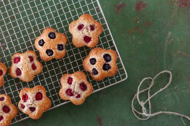 Tatlı berry muffins 