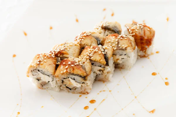 Tradiční chutné sushi — Stock fotografie