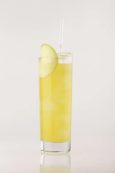 Köstlicher Cocktail im Glas — Stockfoto
