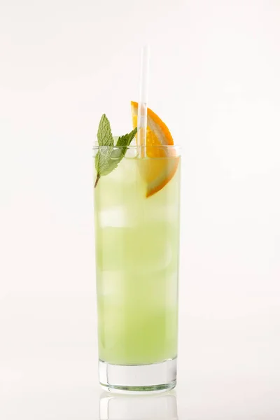 Köstlicher Cocktail im Glas — Stockfoto