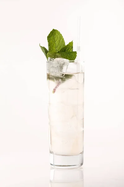 Délicieux cocktail en verre — Photo