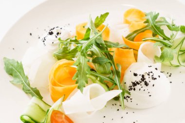 Taze bahar salatası