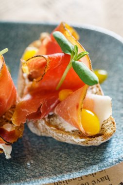 ızgara ekmek ile lezzetli sandviç