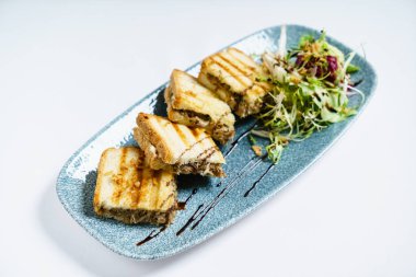 ızgara ekmek ile lezzetli sandviç