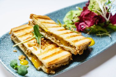 ızgara ekmek ile lezzetli sandviç