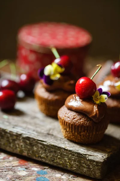Läckra körsbär muffins — Stockfoto