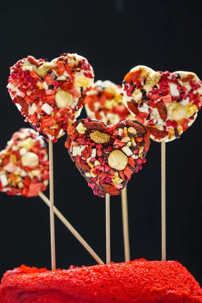 Вкусные конфеты в форме сердца — стоковое фото