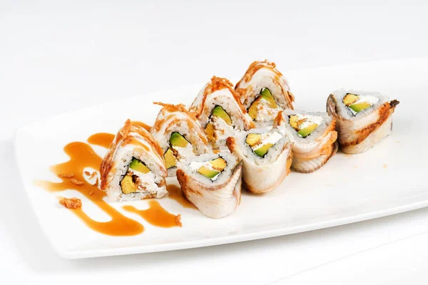 Delicioso rolo de sushi tradicional — Fotografia de Stock