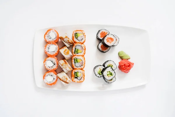 Köstliche traditionelle Sushi-Rolle — Stockfoto