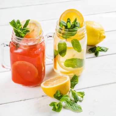 Taze yaz meyve içecekler