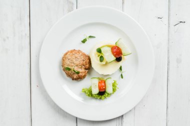 Pirzola ile patates püresi