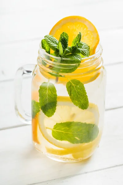Bebida fresca de frutas de verano — Foto de Stock