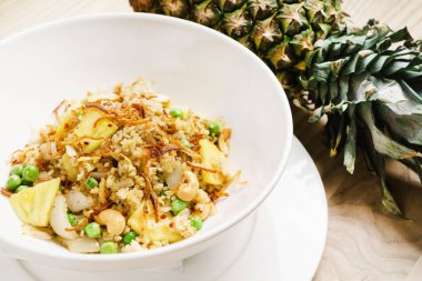 Stir fry tavuk ve ananas 