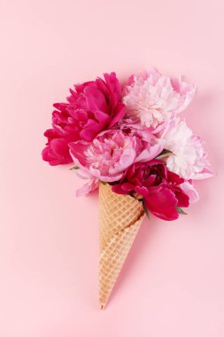 Şakayık çiçekleri gözleme koni 