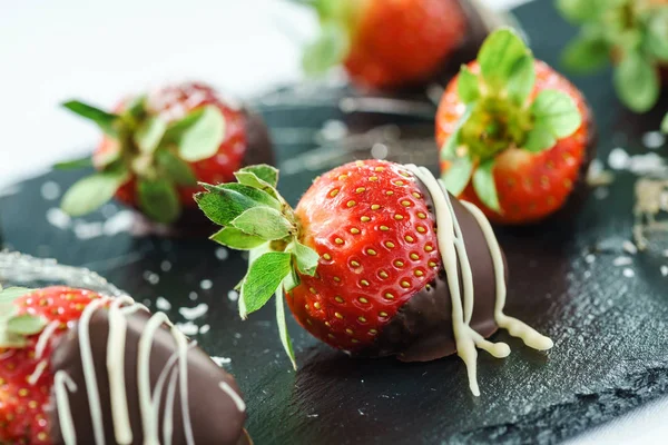 Fresas bañadas en chocolate — Foto de Stock