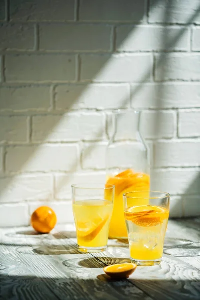 Limonada naranja en vasos — Foto de Stock