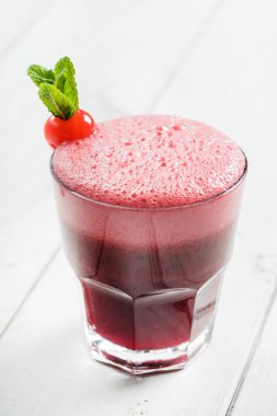 Tatlı kiraz kokteyl 