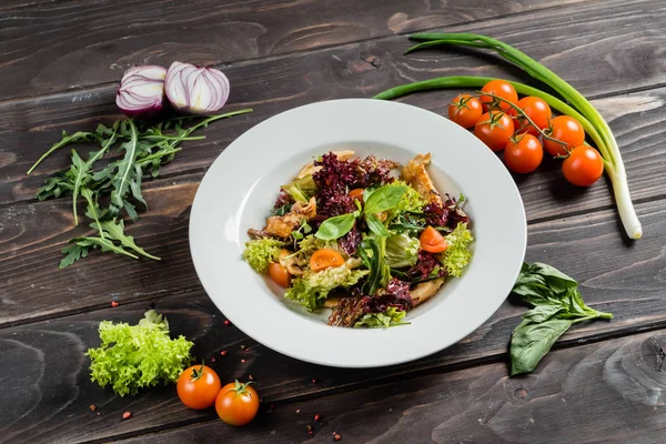 Insalata calda con tacchino — Foto Stock