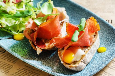 ızgara ekmek ile lezzetli sandviç