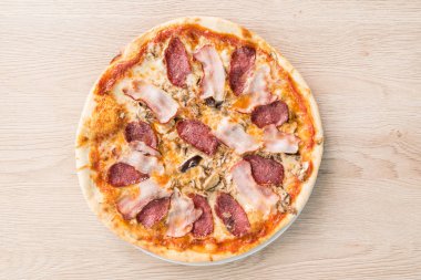 lezzetli ev yapımı pizza