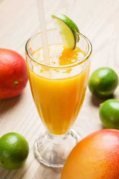 Delicioso mango fresco — Foto de Stock