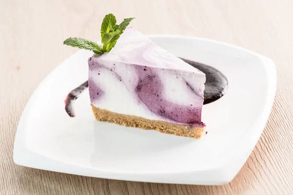 Piece of cheesecake with berry — Stock Photo, Image