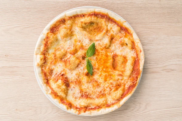 Lezzetli ev yapımı pizza — Stok fotoğraf