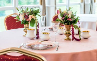 Festival tablo için yemek ayarla