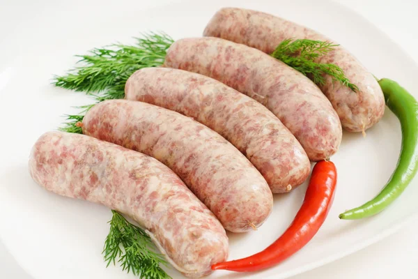 Колбасы из сырого мяса — стоковое фото