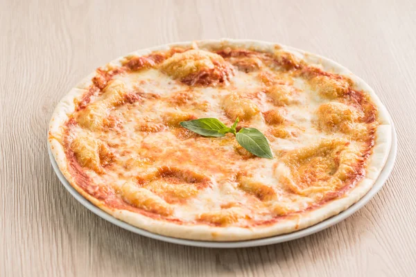 Lezzetli ev yapımı pizza — Stok fotoğraf