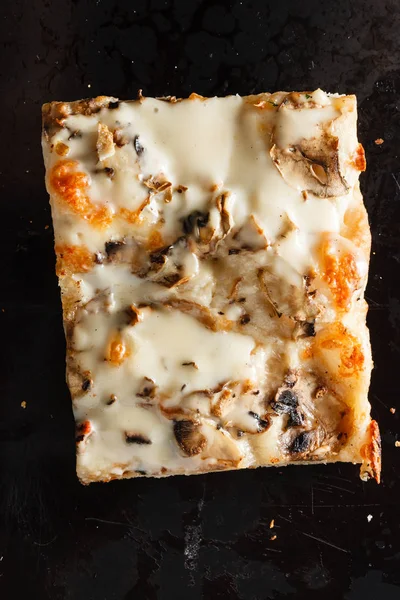 Квадрат смачна італійська піца — стокове фото