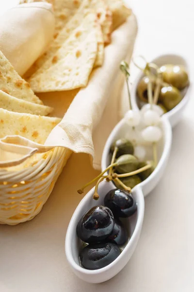 Patatine di pita con olive — Foto Stock