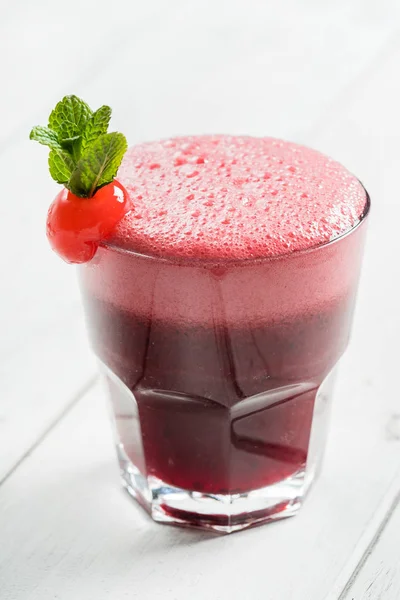 Sweet cherry cocktail — Stockfoto