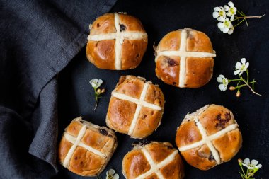 taze sıcak cross buns