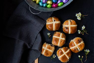 taze sıcak cross buns
