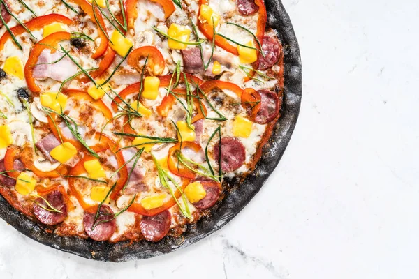 창의적인 맛 있는 피자 — 스톡 사진