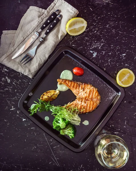 Delicioso bife de salmão — Fotografia de Stock