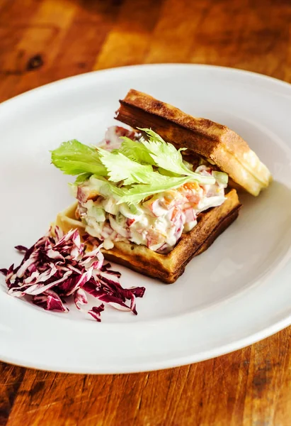 Cialde salate con insalata — Foto Stock