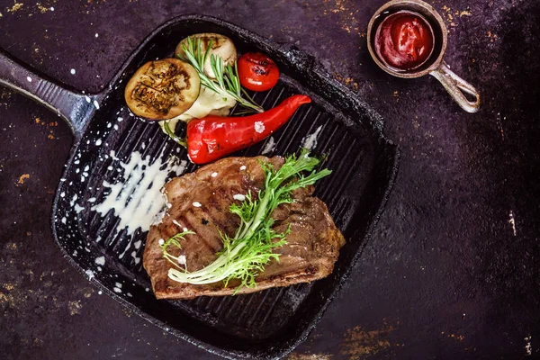 Heerlijke gegrilde steak — Stockfoto