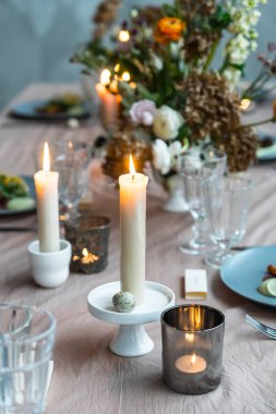 Buket ile şenlikli Paskalya tablo