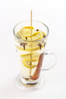 Bardakta sıcak şarap.