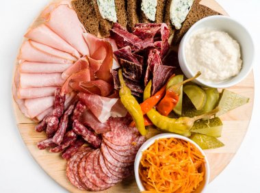 Dilimlenmiş et iştah açıcı kurulu